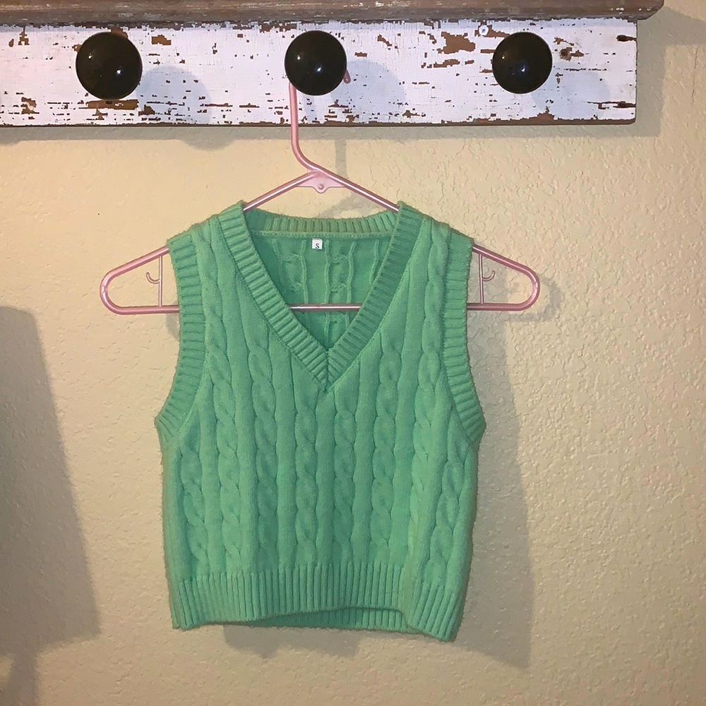 Knit sweater vest size small in green